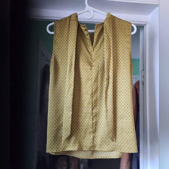 Vince Camuto women's double color top. - Picture 8 of 8